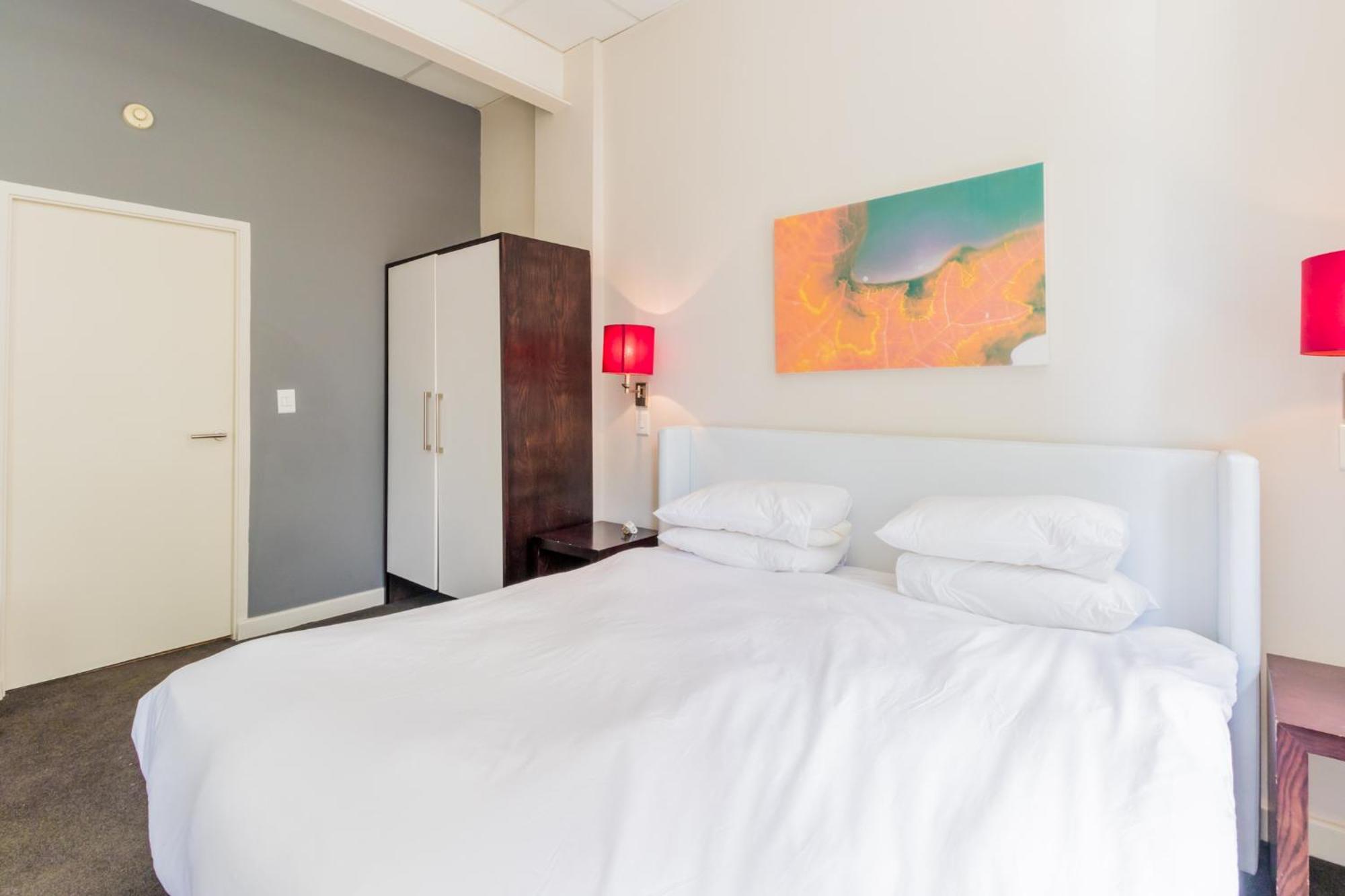 1 Bedroom With Roof Views Apartment