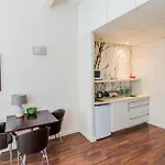 1 Bedroom Apartment With Roof Top Views