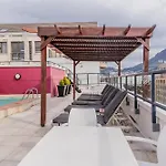1 Bedroom Apartment With Roof Top Views