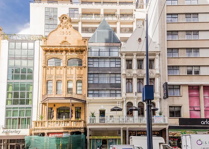 1 Bedroom Apartment With Roof Top Views