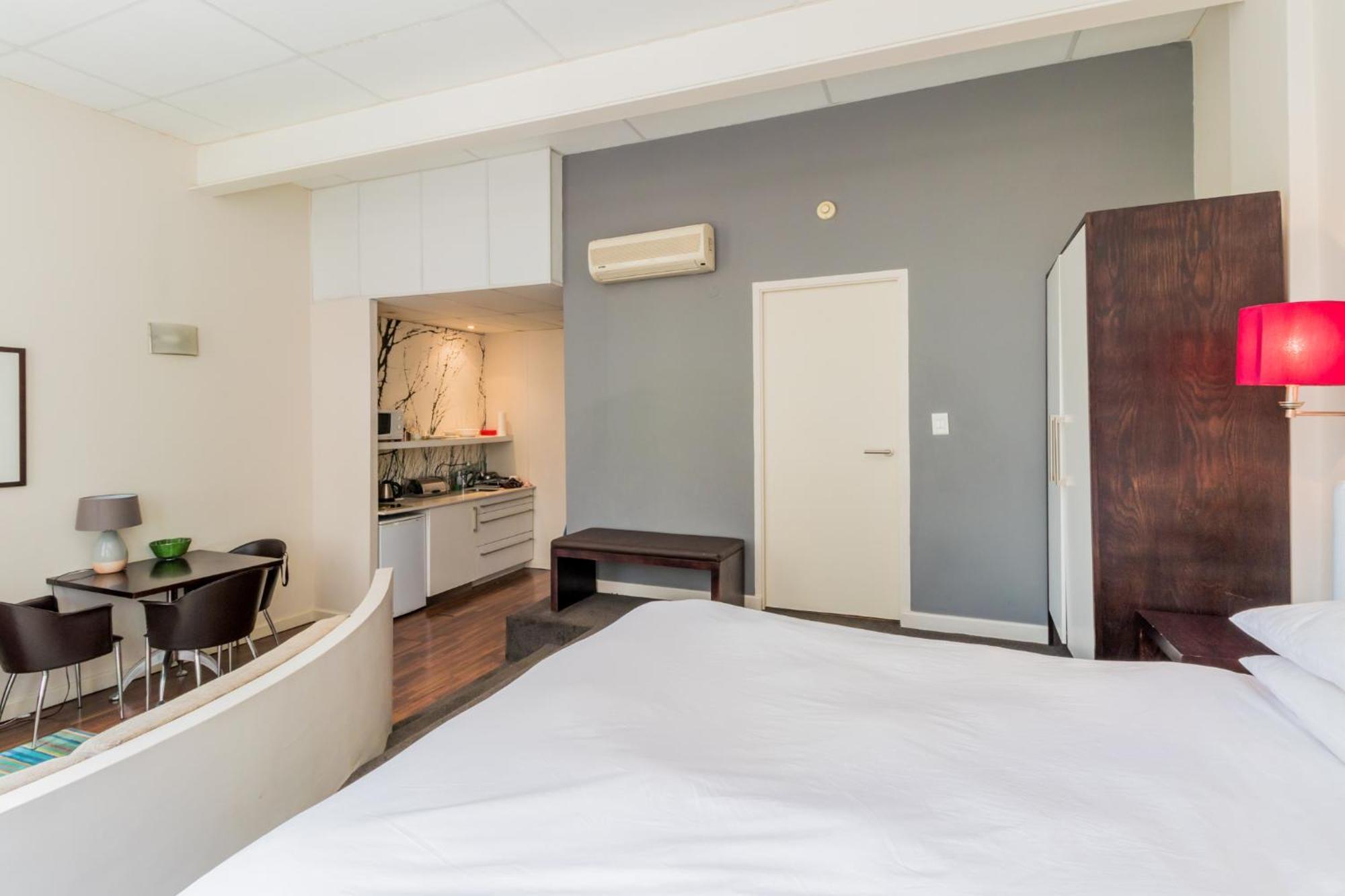 1 Bedroom With Roof Views * Le Cap